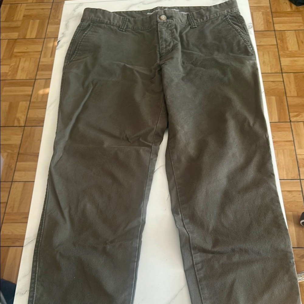 GAP olive green baggy cargo khakis, 6R.